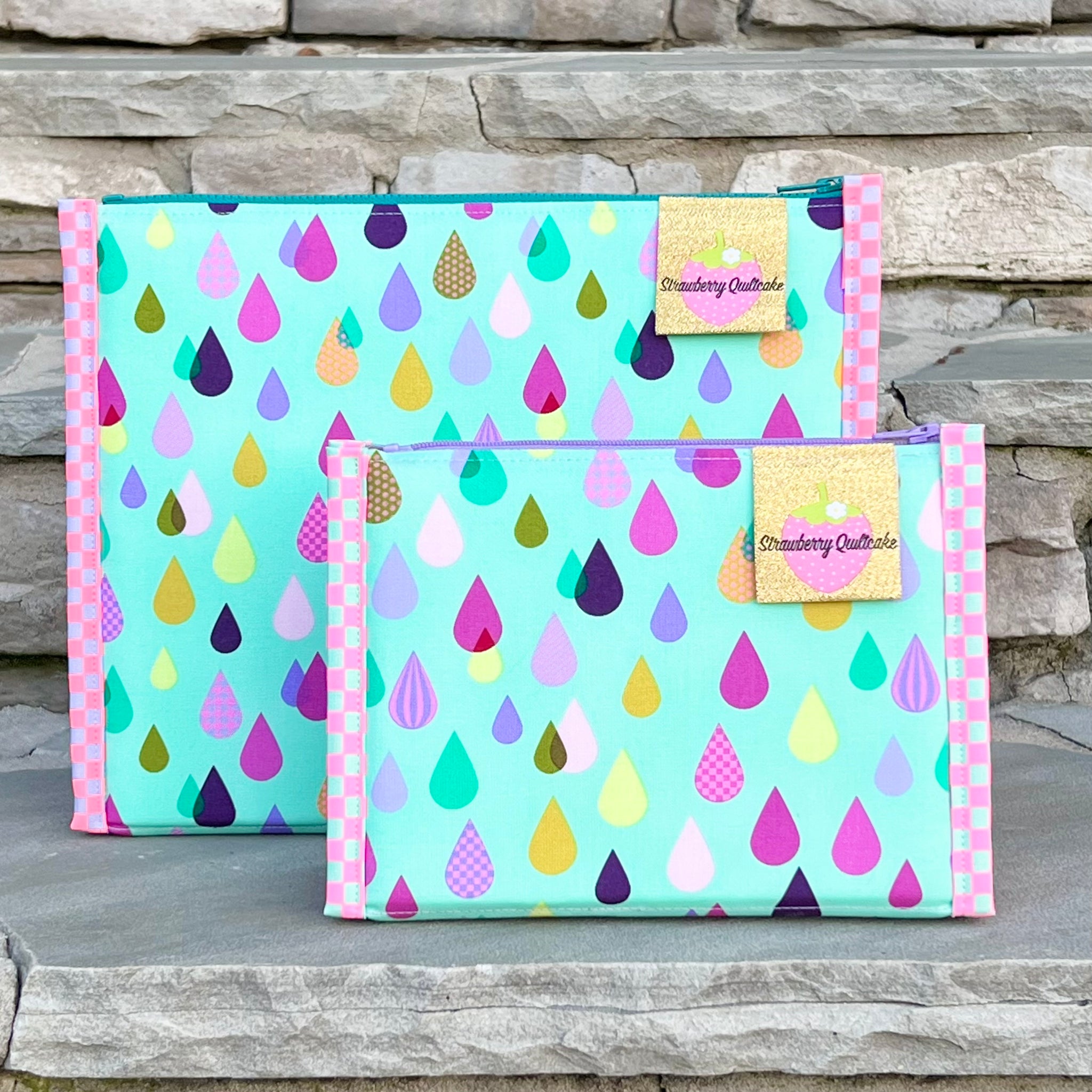 untamed-small-booklet-pouch-strawberry-quiltcake