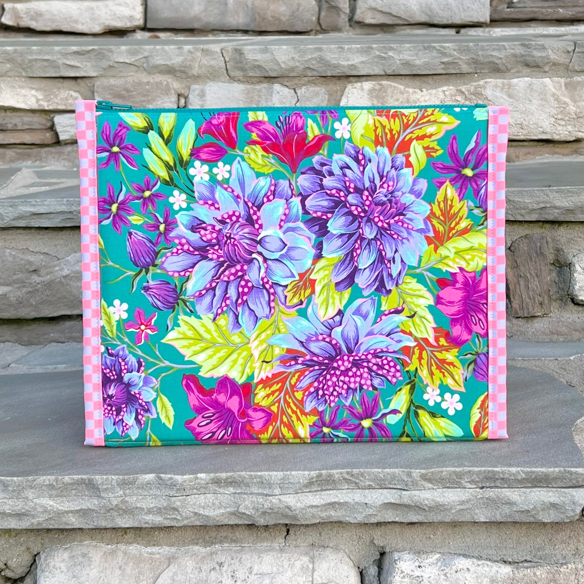 dahlia-untamed-large-booklet-pouch-strawberry-quiltcake